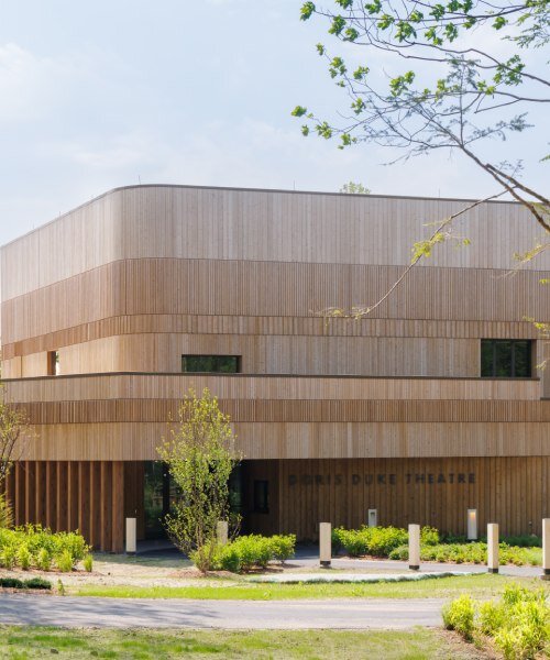 mecanoo's high-tech, timber clad dance theater opens at jacob’s pillow in massachusetts